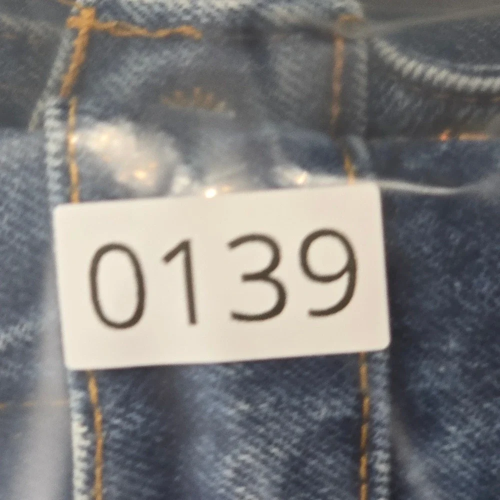 Vintage Levis 505 Mens Straight Leg Jeans Medium Wash Blue Denim 37x32‎ Zip Fly
